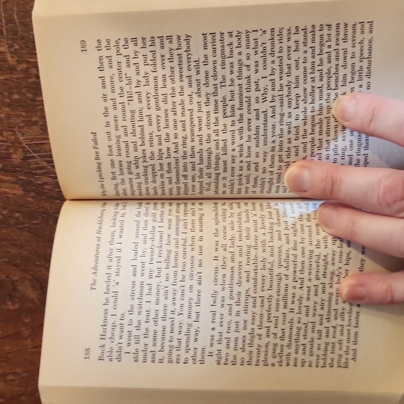 Vintage The Adventures of Huckleberry Finn Book - Picture 5 of 7